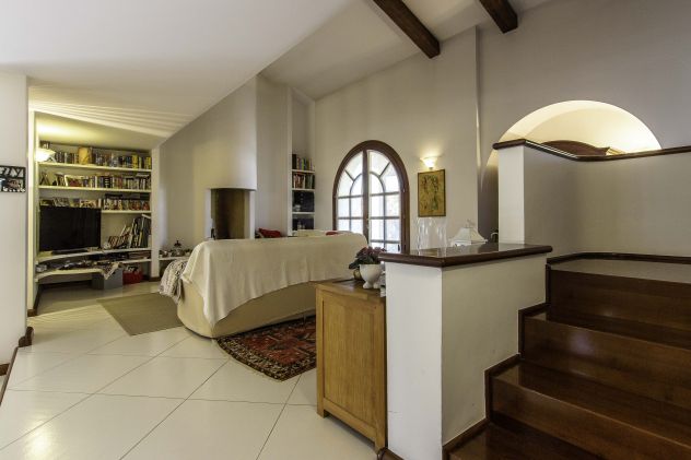 TORRI DI Q. LO: ELEGANTE VILLA CON GIARDINO DI OLTRE MQ. 1.000 - Foto 6