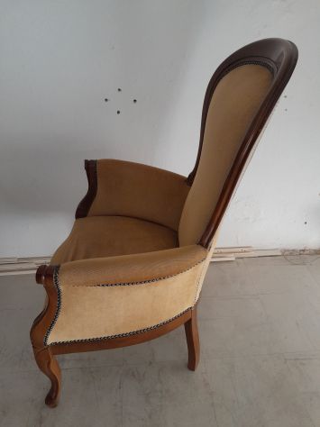 Poltrona in legno intagliato con rivestimento in tessuto Velluto beige - Foto 4