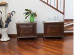coppia mobiletti in noce oggetto di antiquariato utili come complementi d'arredo