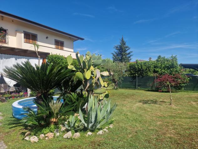 RONCHI, località Poveromo, a pochi minuti dal mare, proponiamo in vendita ampia porzione di villa bifamiliare composta di soggiorno luminoso, cucina a - Foto 2