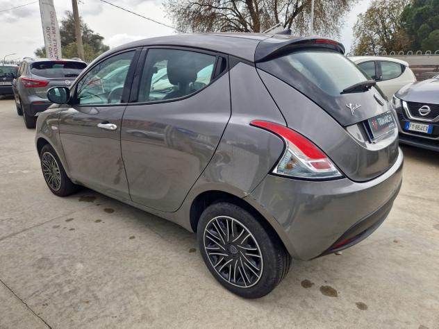 Lancia Ypsilon 1.0 FireFly 70cv S&S Hybrid SILVER - Foto 4