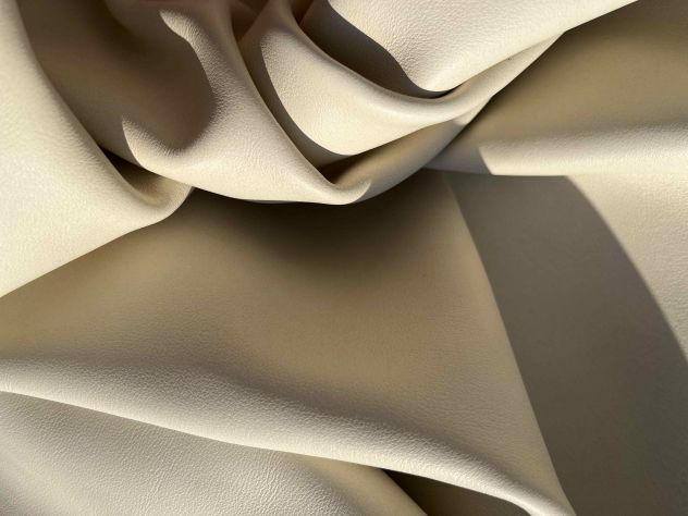 Pellame bianco nappato per creazioni artistiche