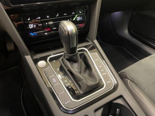 VOLKSWAGEN Passat Variant 2.0 TDI 4MOTION DSG Executive 200CV rif. 23153446 - Foto 9