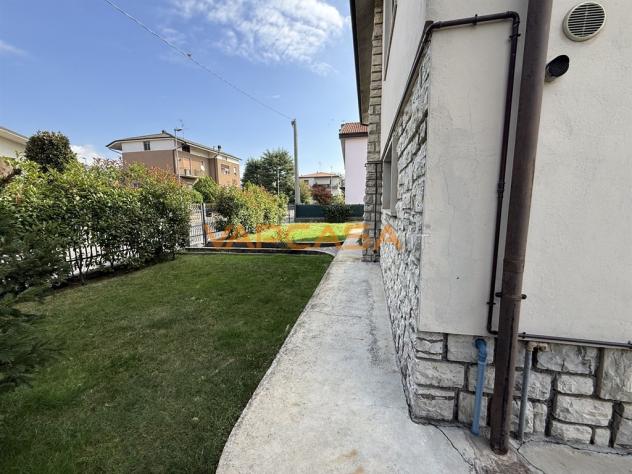 VILLA SINGOLA CON AMPIO GIARDINO PRIVATO - Foto 10