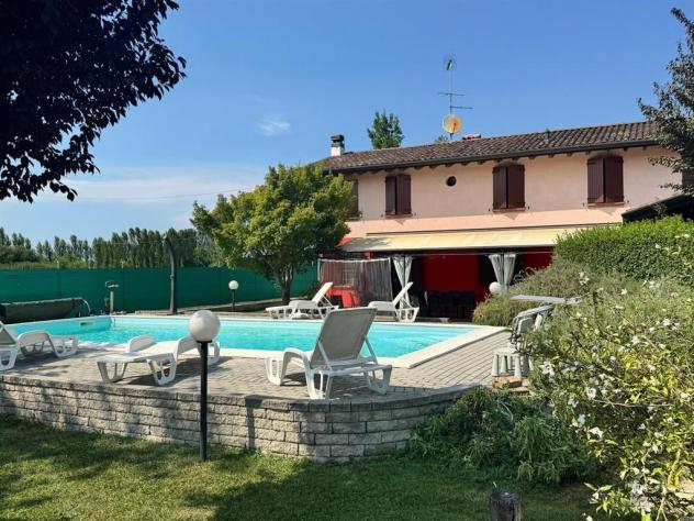 Affascinante loghino di campagna ristrutturato con piscina e ampio terreno – ideale anche per B&B o attività rurali