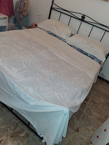 Parure Letto Matrimoniale Ricamata 2 piazze puro Cotone Lenzuolo sopra 2 Federe - Foto 2