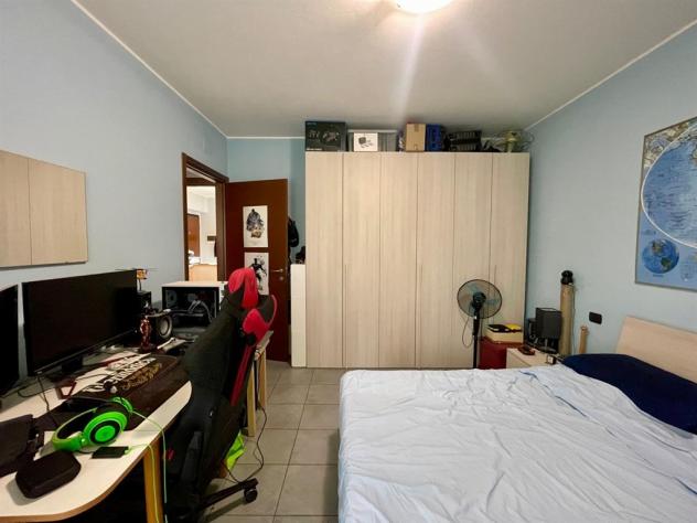 Bilocale con terrazzi coperti, box e ascensore nel cuore del paese - Foto 14