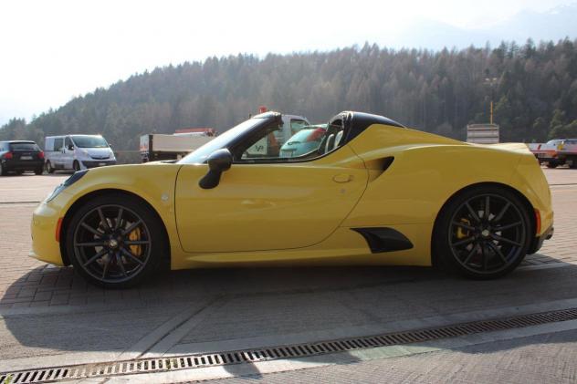 Alfa Romeo 4C 1750 TBi Spider "GIALLO PROTOTIPO" - Foto 10