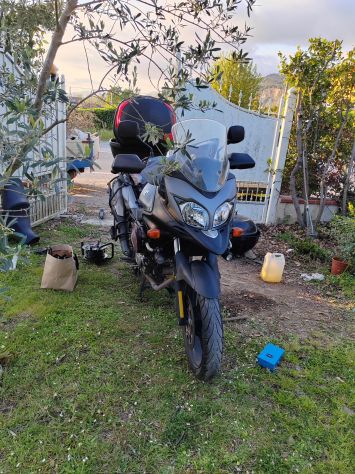 Vendo Suzuki V-Strom 650 **ABS** – 2016 – 25.400 km – grigio canna di fucile – M