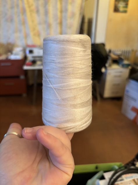 1 ROCCHETTO GRANDE DI FILO SOTTILE PER MACCHINA DA CUCIRE/CUCITO A MANO,USATO PO - Foto 10