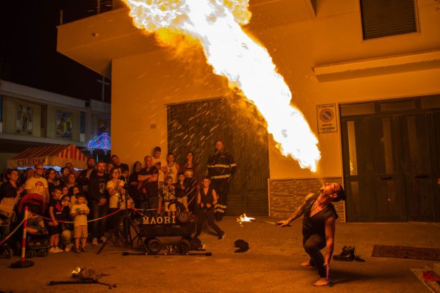 MANGIAFUOCO BALLERINE BRASILIANE Ventre Robot Luminosi TRAPOLIERI GIOCOLIERI - Foto 5