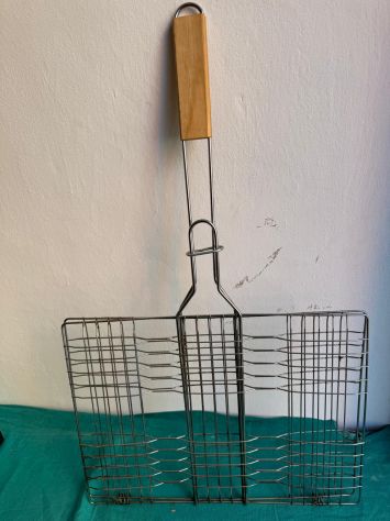 Griglia barbecue 27x37 cm con manico in legno – mai usata