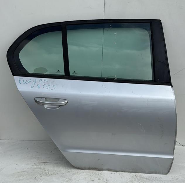 PORTA POST. D. ARGENTO C/ALZ. E SERR. 999-U1307498 Carrozzeria  Lamierati esterni  Porte  Porta post. dx. SKODA - SUPERB - 01-09-2008 - 01-08-2013