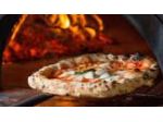 Pizzeria con forno a legna in centro storico