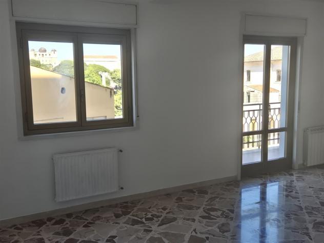 Appartamento con posto auto coperto zona Piazza indipendenza - Foto 8