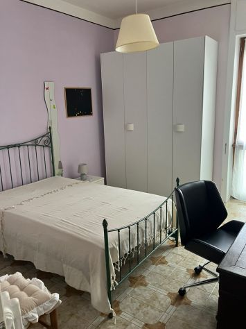 AFFITTASI QUATTRO STANZE A STUDENTESSE UNIVERSITARIE