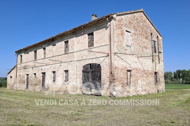 Rustico / Casale di 430 m² con più di 5 locali in vendita a Pesaro - Foto 5