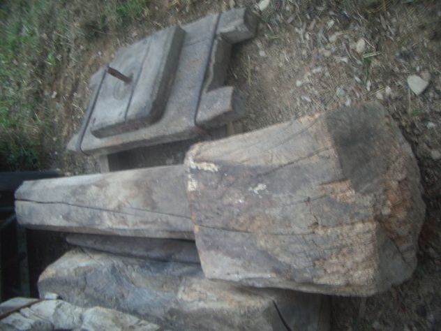 Antico frantoio intagliato in legno risalente a 230 anni fa - Foto 5