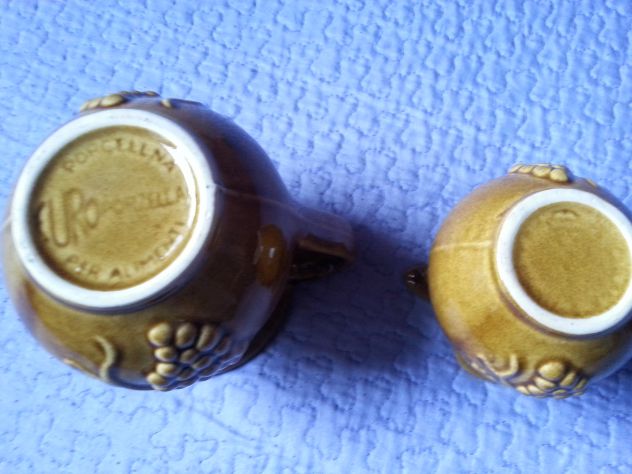 Caraffe in porcellana con rilievi medievali-coppia - Foto 4