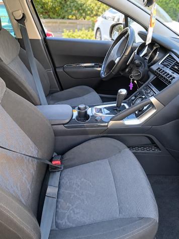 Peugeot 3008 1.6 HDi 110CV cambio robotizzato Premium - Foto 9