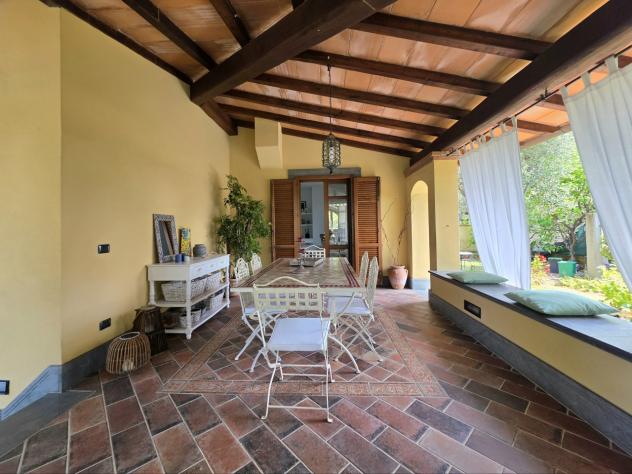 MASSA, villa di ampia metratura nella prima periferia, disposta su tre livelli con ampio giardino di circa 1.300 mq. Composta di salone con camino, cu - Foto 19