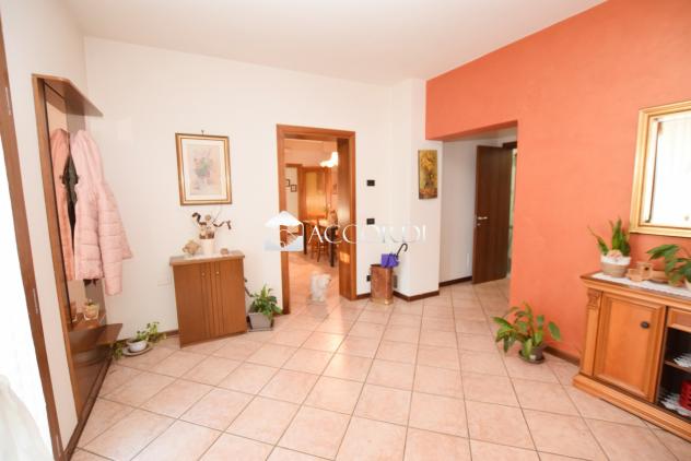 CASA INDIPENDENTE di 11 vani e di 220 mq (VOLPAGO DEL MONTELLO) rif. SW130_3 - Foto 7