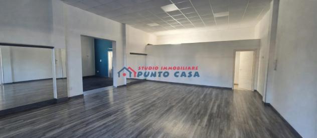 MARAUSA – Locale commerciale con magazzino e parcheggio – 150mq ca. – 2 vani + retro + w.c. Buone condizioni, n. 2 aperture su strada. Euro 50 mila CL