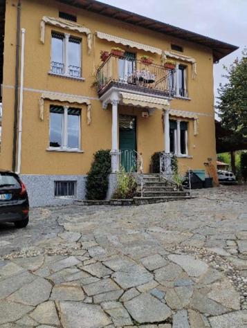 110/2024 U VA - Villa con giardino in asta a Gavirate