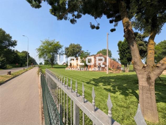 CASOLARE INDIPENDENTE DA RICOSTRUIRE: GRANDE METRATURA, CORTE ESCLUSIVA E FORTE VISIBILITÀ COMMERCIALE - Foto 2