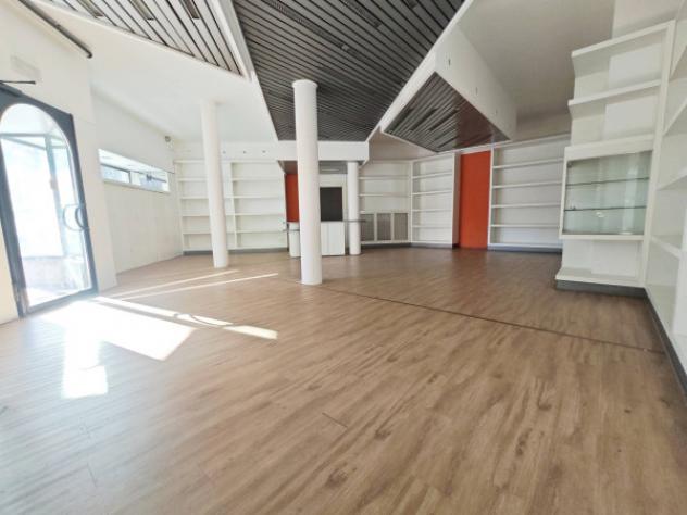 Immobile di 214 m² con 2 locali in affitto a Vicenza - Foto 2