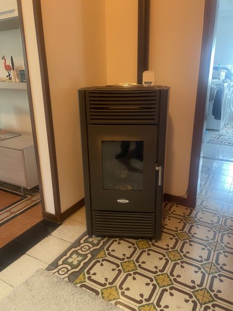 Stufa a pellet Cadel funzionante con telecomando - Foto 3