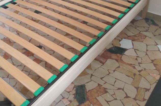 Armadio e letto in frassino fornito rete a doghe - Foto 5