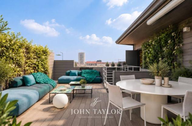 Attico / Mansarda di 145 m² con 5 locali in vendita a Milano