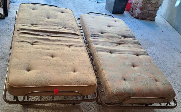 Reti in ferro pieghevoli con materassi e rotelle