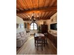 APPARTAMENTO INDIPENDENTE di 4 vani e di 80 mq (MASSAROSA) rif. 1103