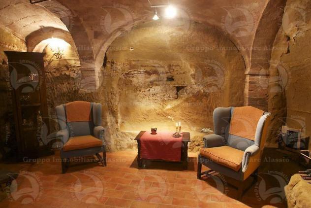 Siena, nella provincia, si vende piccolo albergo.