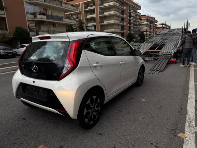 Toyota Aygo Connect 1.0 VVT-i 72 CV 5 porte x-fun MMT XPLAY LED CAR PLAY CERCHI 16 KAMERA NAVI - Foto 6