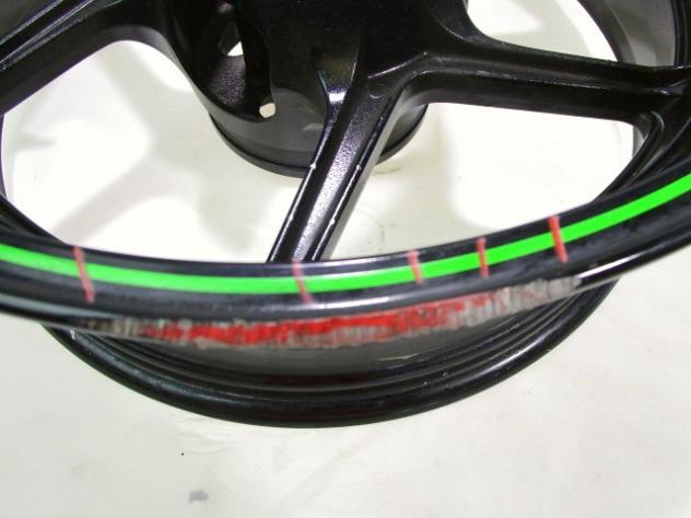 CERCHIO RUOTA POSTERIORE 6.00X17 KAWASAKI NINJA 1000 ZX-10R 2008 - 2009 41073008118F REAR WEEL PIEGATO CON PICCOLI GRAFFI - Foto 3