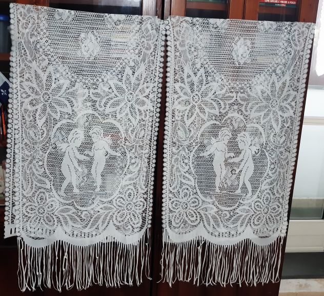 COPPIA TENDE VINTAGE PIZZO FILET CON CHERUBINI E FRANGE – 66X240 CM