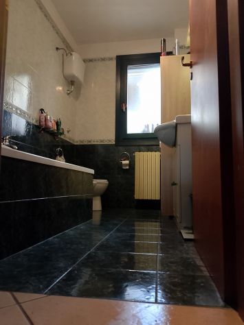 APPARTAMENTO PIANO RIALZATO CON SCOPERTO E POSTO AUTO - Foto 9
