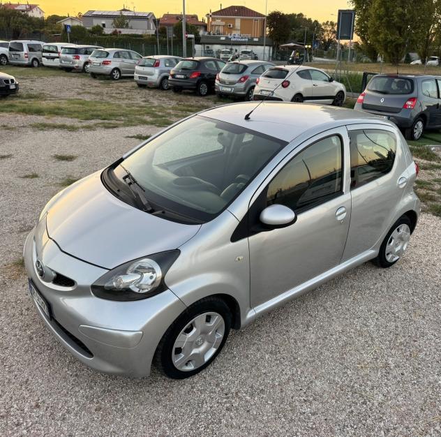Toyota Aygo 1.0 12V VVT-i 5 porte - Foto 8