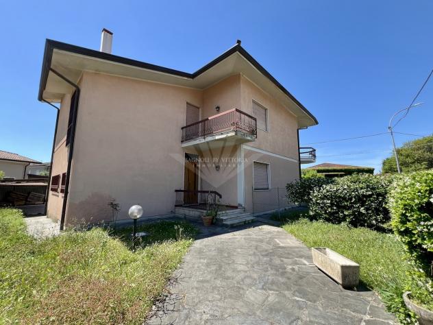 VILLA di 13 vani e di 200 mq (PIETRASANTA) rif. 185/VVE - Foto 10