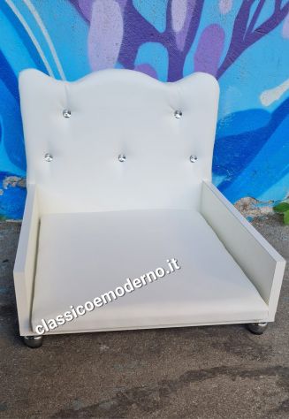 Cuccia cane gatto ecopelle swarovski su misura colori a scelta con piedini divan - Foto 2