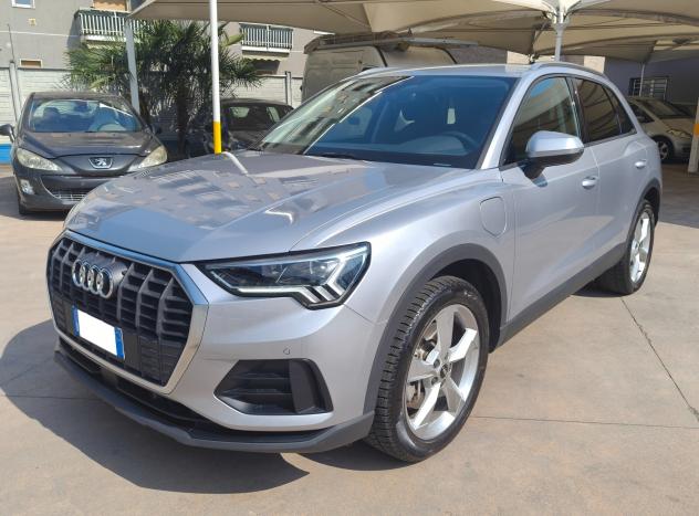 Audi Q3 45 TFSI e S tronic Business