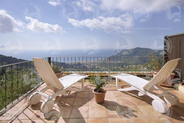 Alassio, grande villa, collinare, con vista golfo.