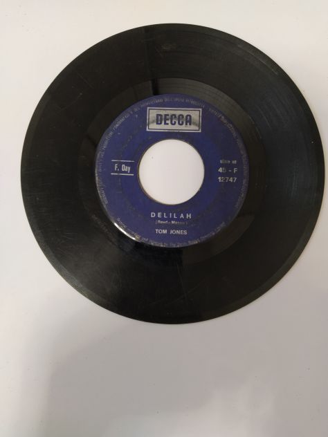 R84 -TOM JONES