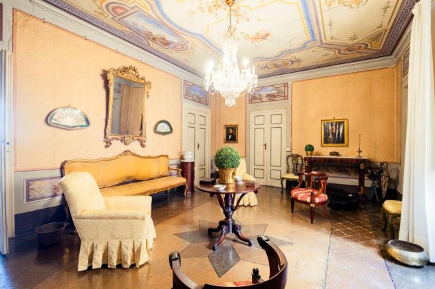 Appartamento in vendita a Lucca 316 mq Rif: 1419856