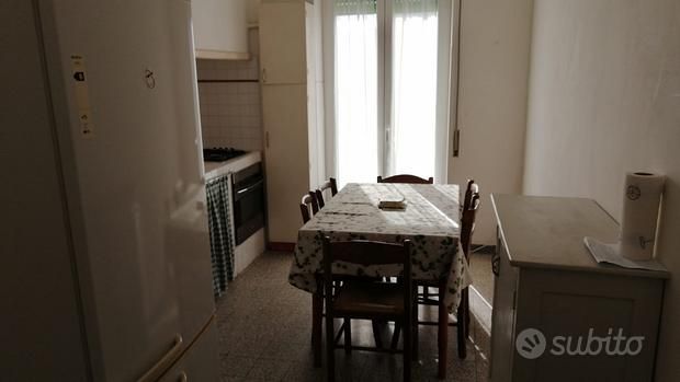 San Terenzo 5 vani arredato 3 camere fino a fine maggio per trasfertisti - Foto 4