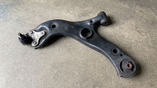 Braccio oscillante anteriore SX Toyota C-HR Hybrid del 2021 (4806910110)