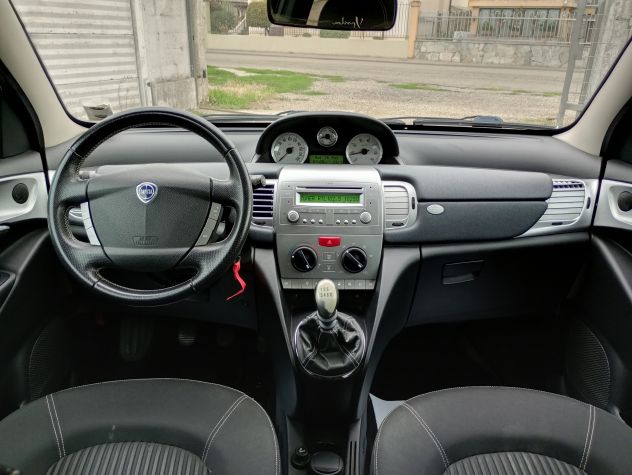 LANCIA YPSILON 1.4 16 Valvole SPORT MOMO DESIGN - Foto 5